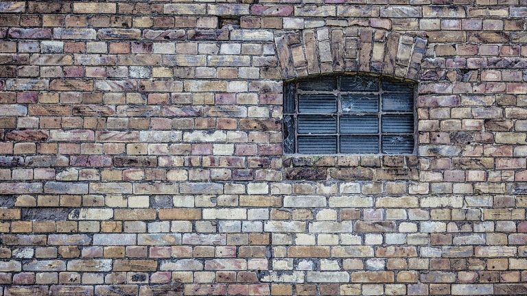 Isolation des murs extérieurs : pourquoi contacter un professionnel ?