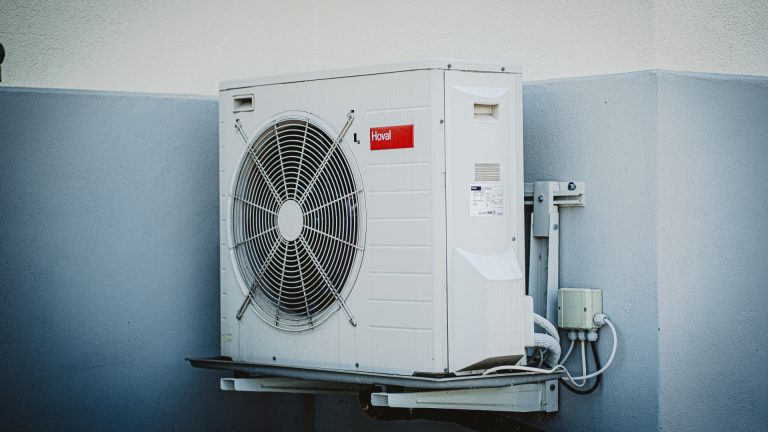 Pourquoi faire appel à un professionnel pour l'installation de votre système de climatisation ?