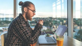 Comment débuter en portage salarial ? Etapes et conseils pour se lancer